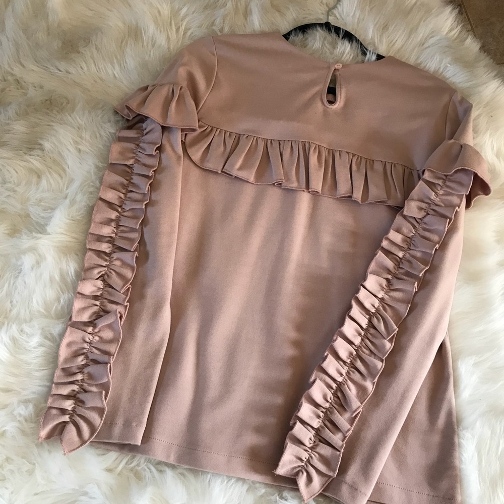 Beautiful ruffle top‼️ - Picture 5 of 7